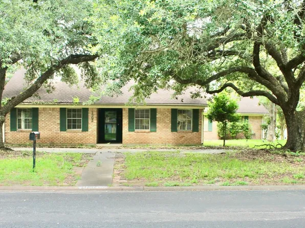 1302 Linwood Dr, Wharton, TX 77488
