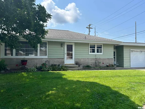8 Dirksen Ct, Pekin, IL 61554