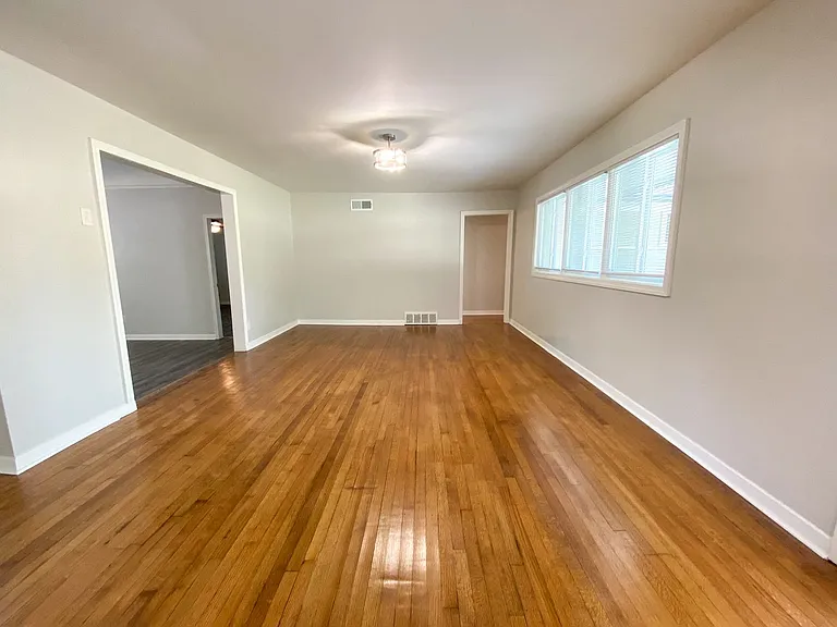 4152 Rhodes Ave — Photo 3