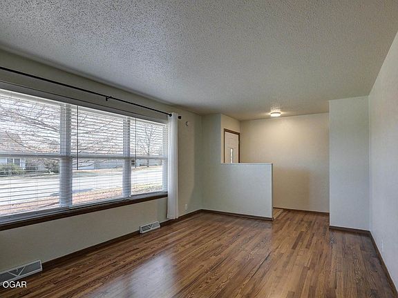 2nd image of 2614 S Michigan Ave