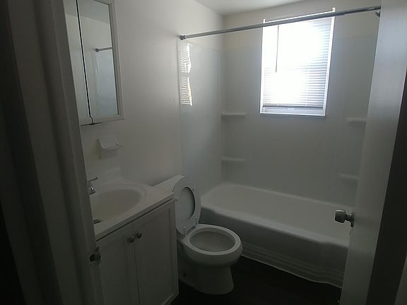4th image of 2033 W Broad St APT C