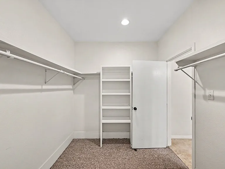 130 Groveland Pl — Photo 14