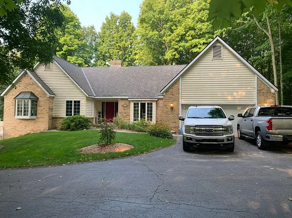 7585 Herrington Ave NE, Belmont, MI 49306