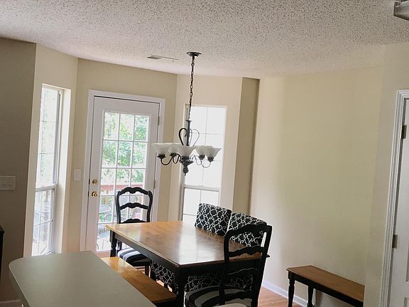 4th image of 447 Red Coat Ln