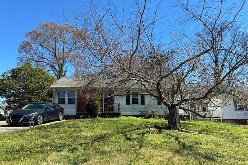 1st image of 111 Williamsburg Dr