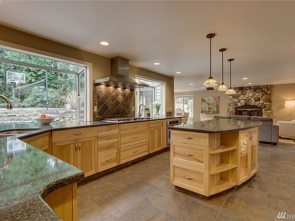 3rd image of 20421 NE 41st St