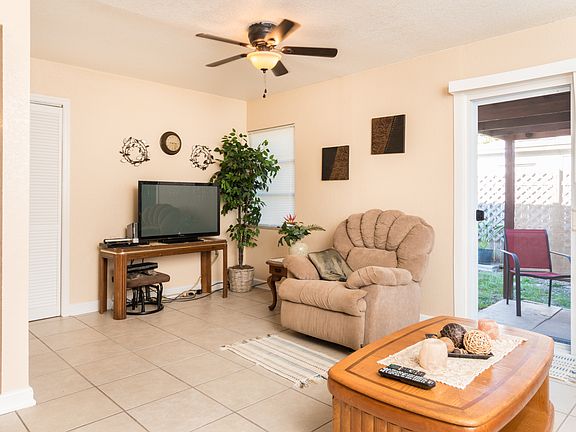 3rd image of 2127 N Smathers Cir