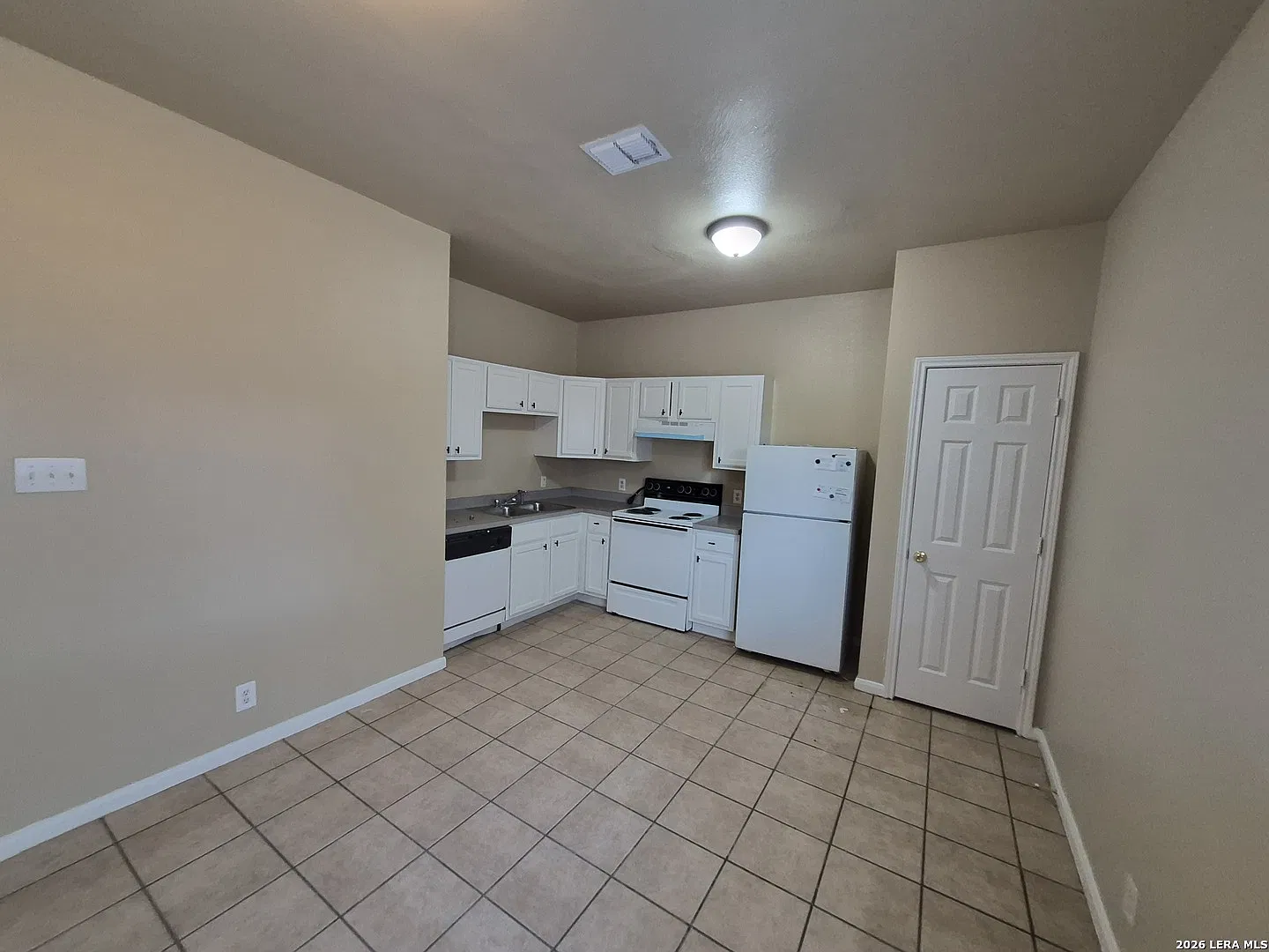 3 bed, 2.5 bath, 1125 sqft, $1,300 — Photo 2