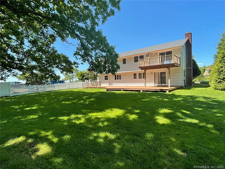 98 Soundview Dr — Photo 6
