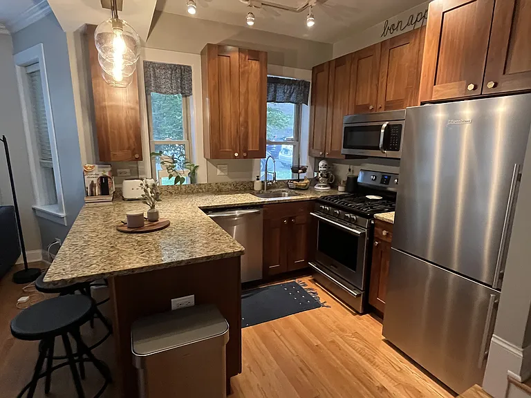 4901 N Leavitt St #1B — Photo 3
