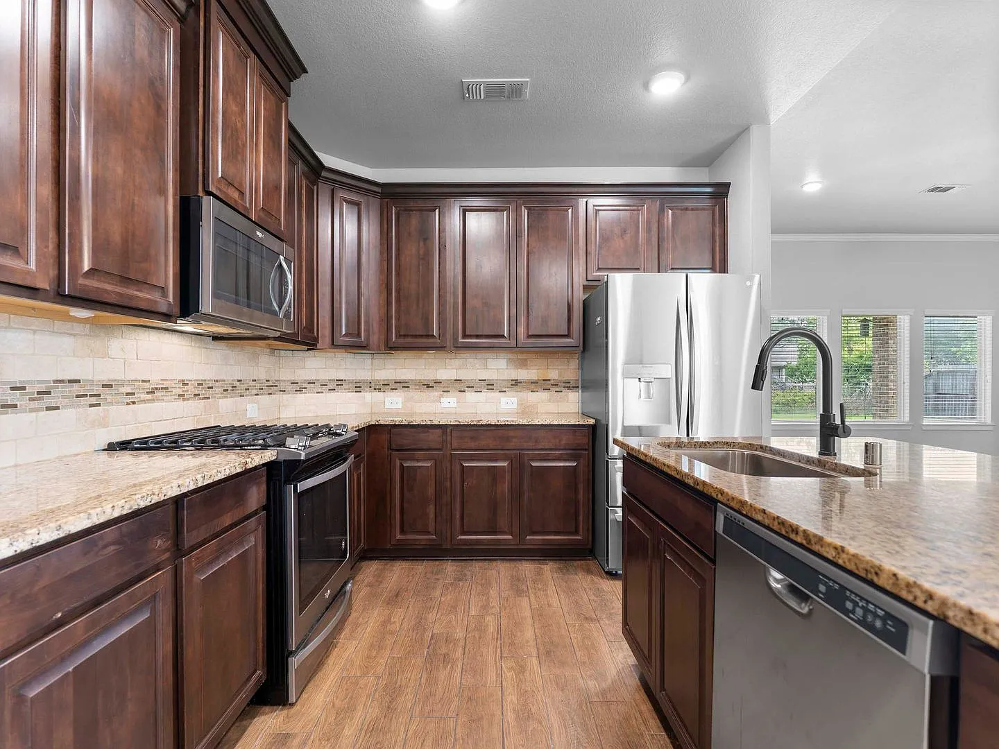 3 bed 2 bath ( Columbia Lakes) — Photo 4