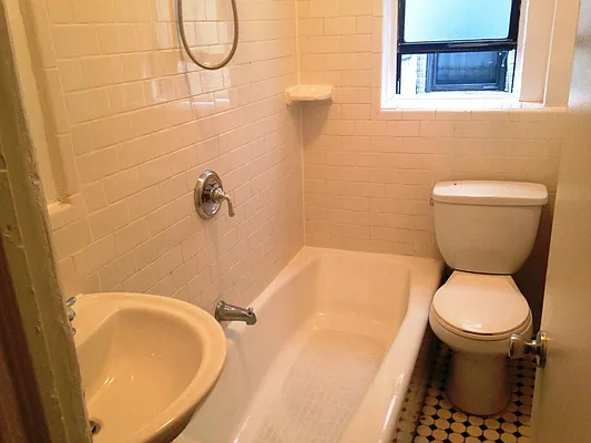Rented by FirstService Realty (legacy) | media 4