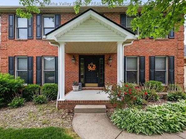 112 Willowood Cir, Hurricane, WV 25526