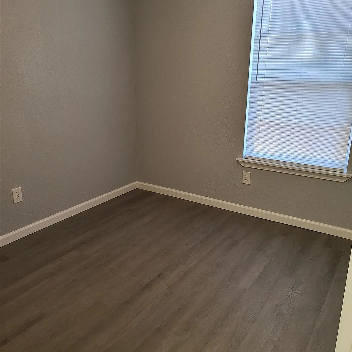 3 bed, 935 sqft, $1,350 — Photo 4