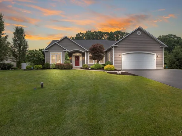8519 Newbury Pl, Clay, NY 13041