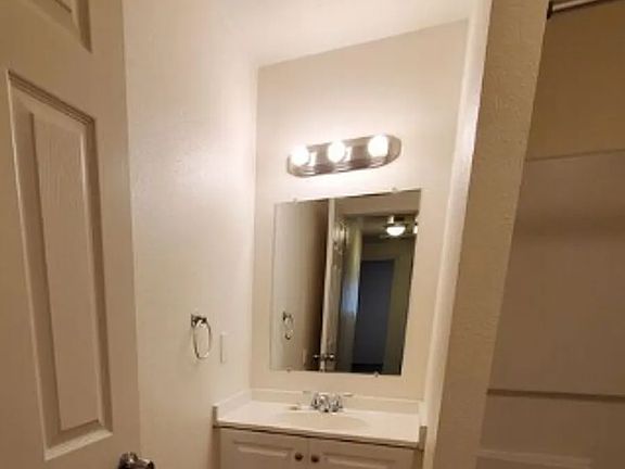 3rd image of 1267 SE Holman Ave APT 2