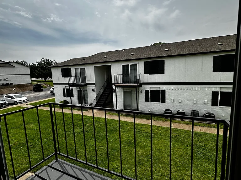 Saddle Ridge Apartments — Photo 25