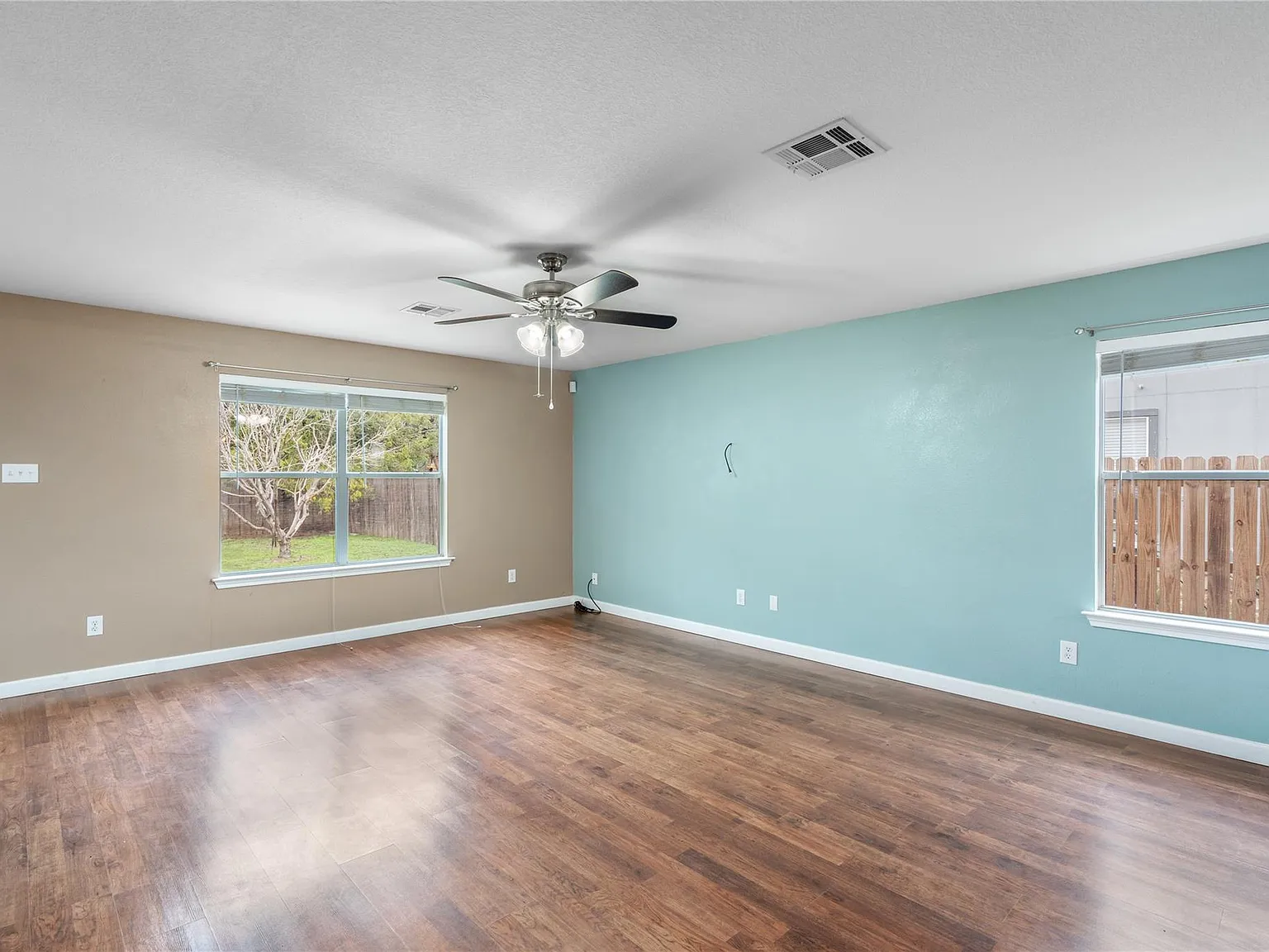 4 bed, 2.5 bath, 2131 sqft, $2,000 — Photo 4