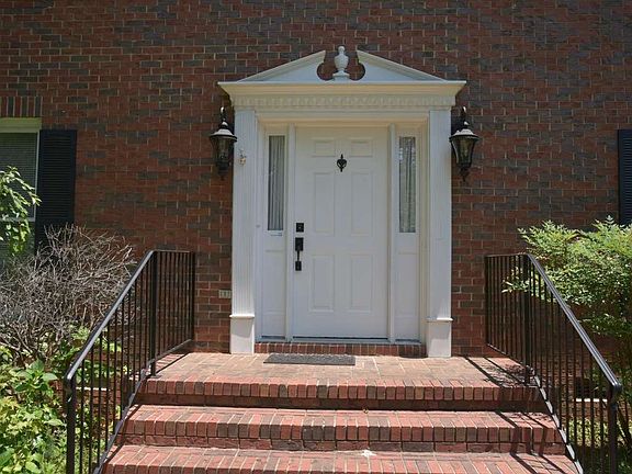 2nd image of 122 Glenridge Cir