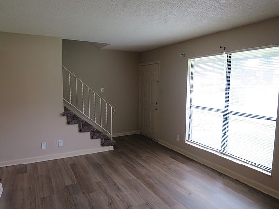 5th image of 9019 Countryside Ln APT D