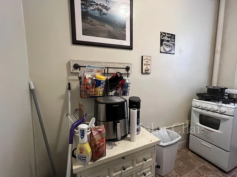 225 Kelton St #1 — Photo 16