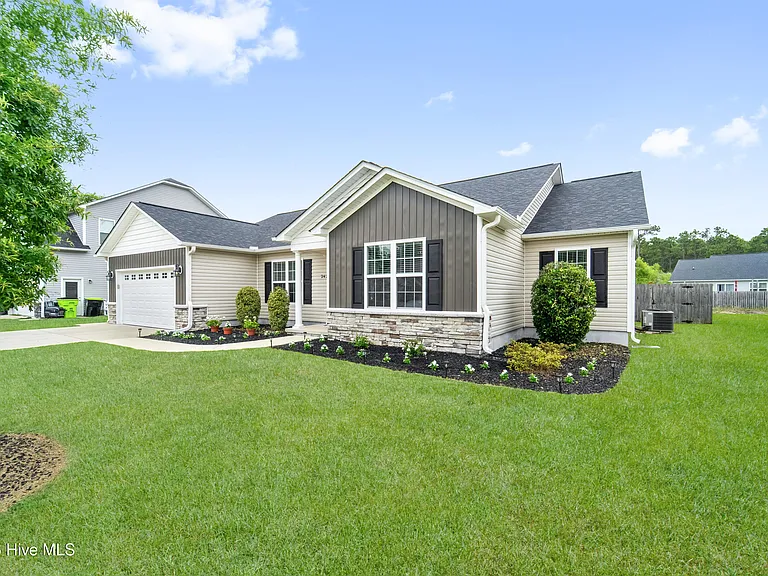 242 Legacy Ln — Photo 3