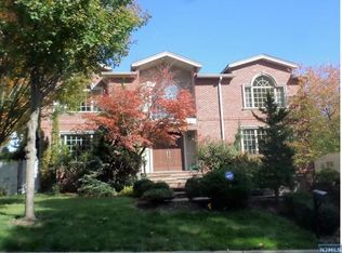 89 Dillingham Pl, Englewood Cliffs, NJ 07632