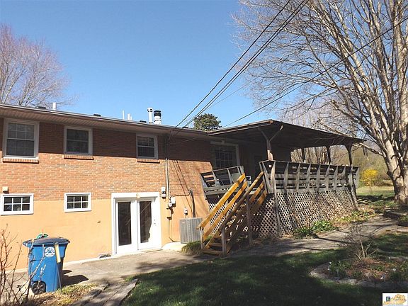 2nd image of 225 Wedgewood Dr