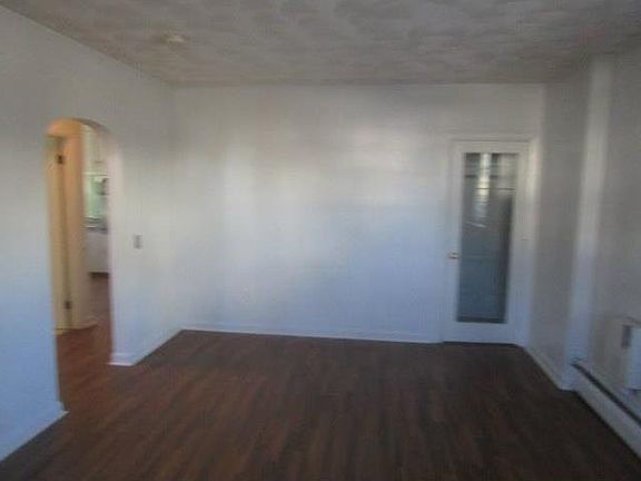 5th image of 83 Chaplin St
