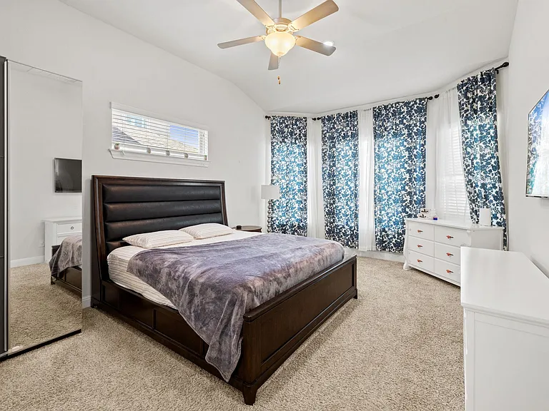 724 Pioneer Grv — Photo 20