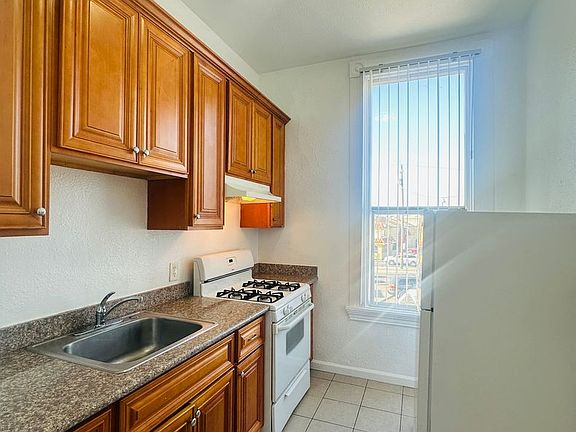 3rd image of 3210 San Leandro St APT 7
