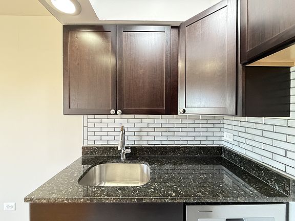 5th image of 6830 N Sheridan Rd APT 455