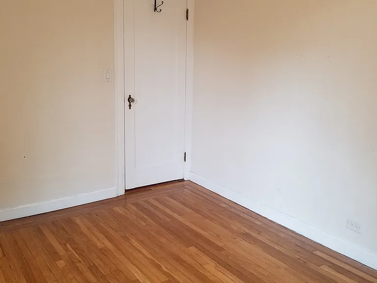 223 19th St #1R — Photo 13