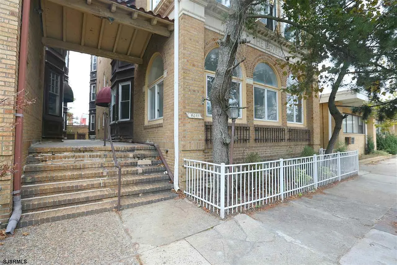 1 bed, 1.0 bath, $1,700 — Photo 1