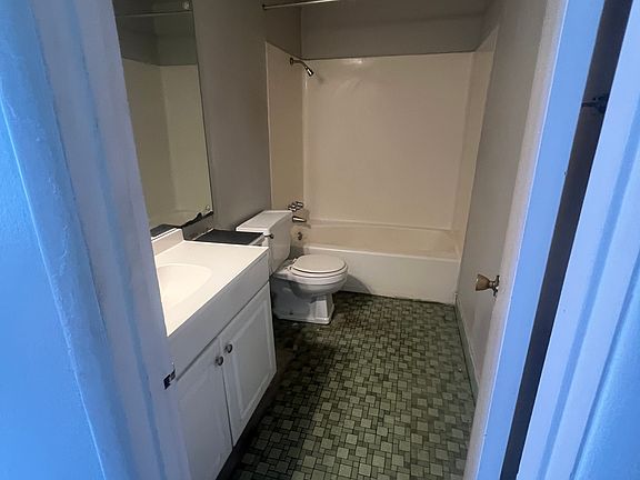2nd image of 1631 Cullom St S APT A