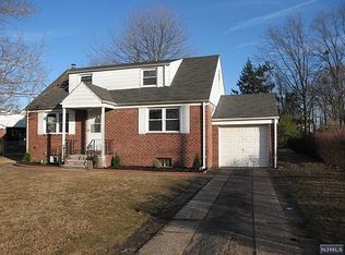 4 Wayne Rd, Fair Lawn, NJ 07410