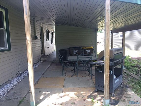 3rd image of 706 E Cornelia St