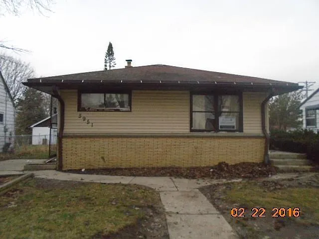 5951 N 71st St photo 1