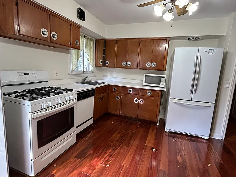 396 Durham Ct — Photo 4