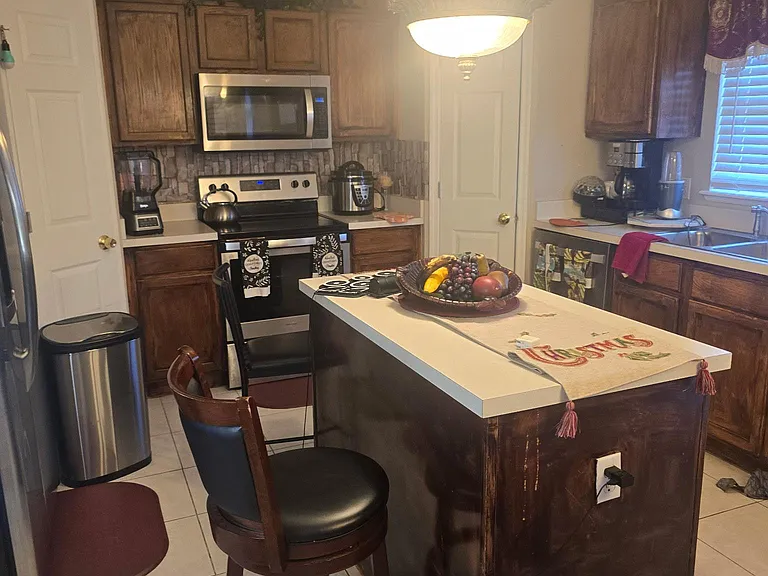 Riverhead Dr — Photo 3