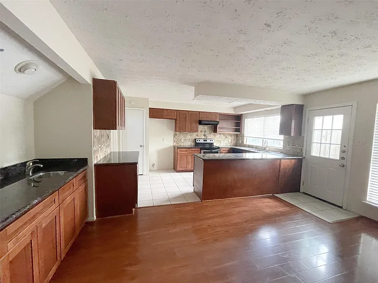1907 Liberty Point Ln — Photo 5