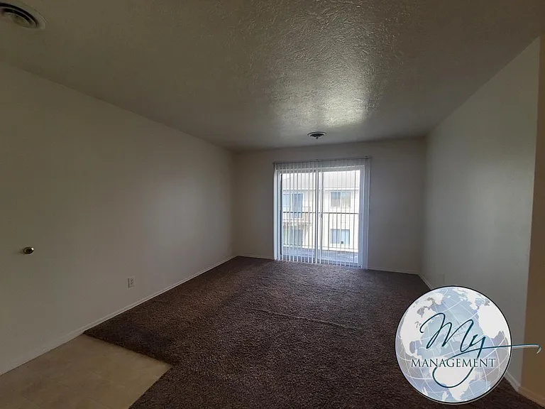 3 bed, 2.0 bath, 1180 sqft, $1,590 — Photo 21