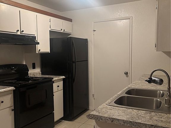 3rd image of 220 Mission Newport Ln APT 201