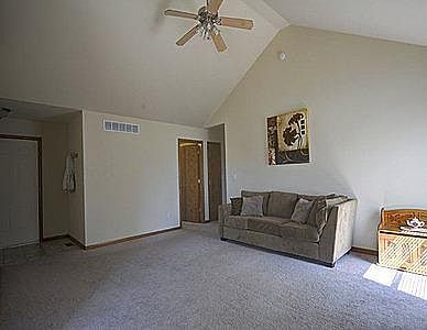 3rd image of 949 Hickory Dr
