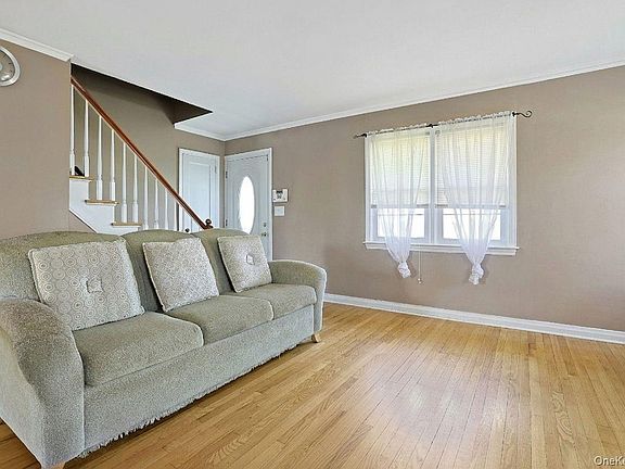 4th image of 43 John Alden Road
