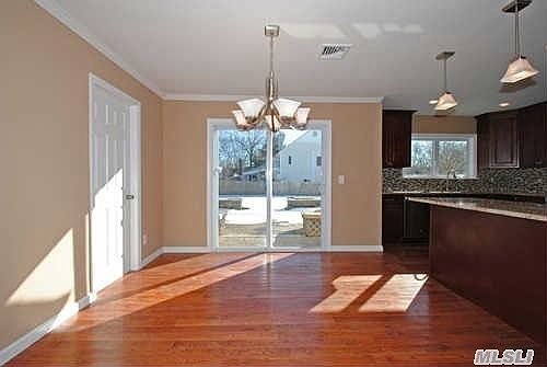 4th image of 8 Hilltop Dr