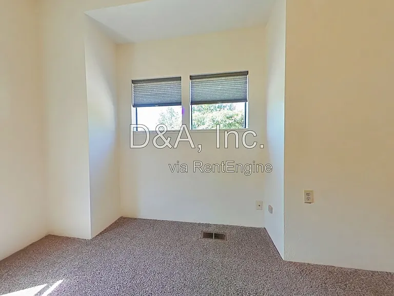 715 SW 11th St — Photo 6