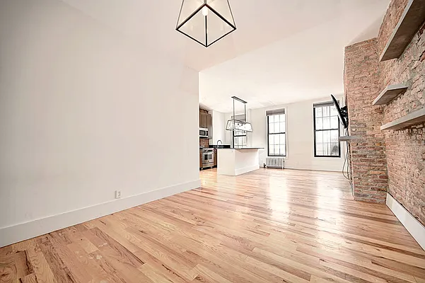 Rented by Urbane Brokerage | media 15