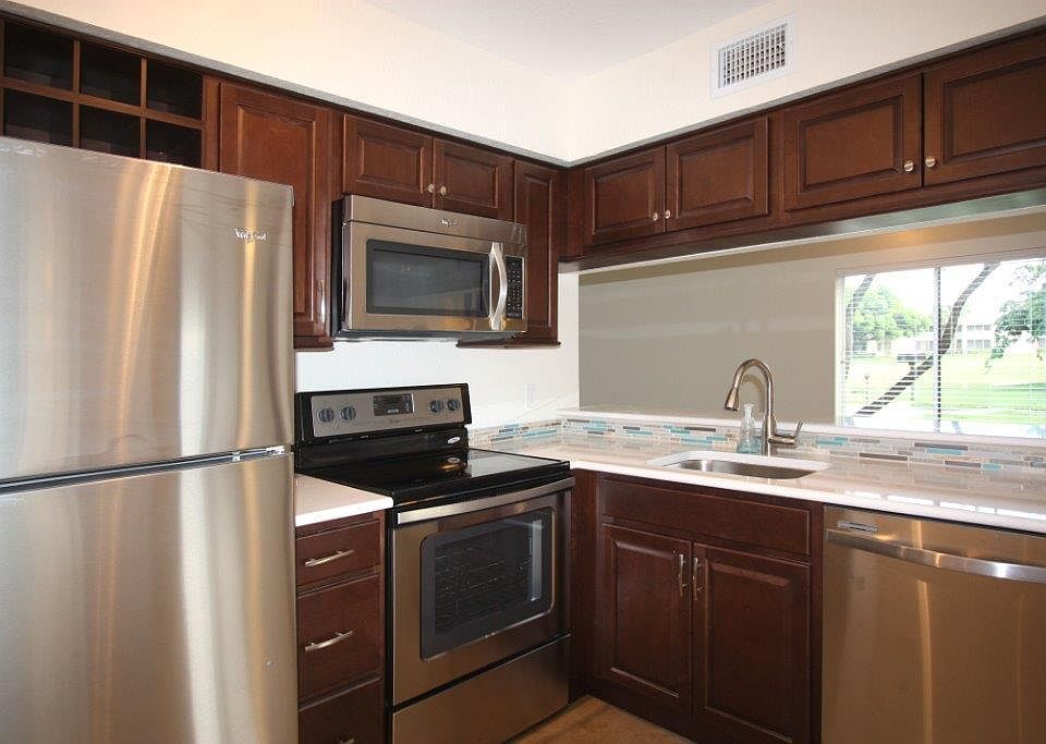 1st image of 1192 The Pointe Dr