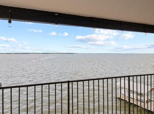 160 Peninsula Point Ter, Mabank, TX 75156